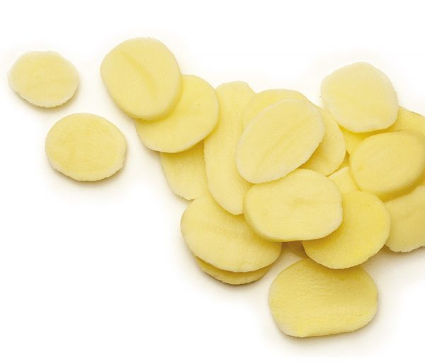 Patata pelada y cortada para panadera